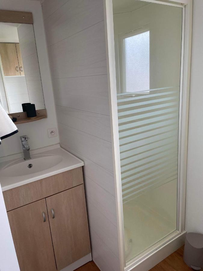 Mobil-home 4/6 Personnes , terrasse couverte ,piscine chauffée . Biville-sur-Mer Exterior foto