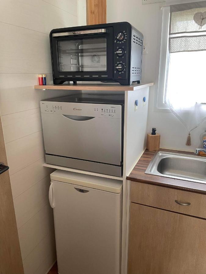 Mobil-home 4/6 Personnes , terrasse couverte ,piscine chauffée . Biville-sur-Mer Exterior foto
