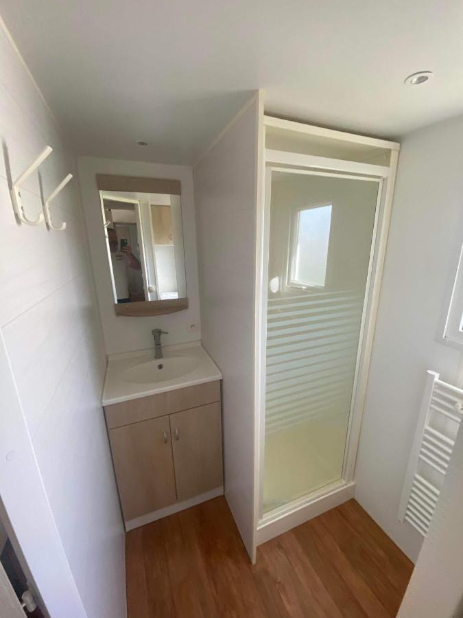 Mobil-home 4/6 Personnes , terrasse couverte ,piscine chauffée . Biville-sur-Mer Exterior foto