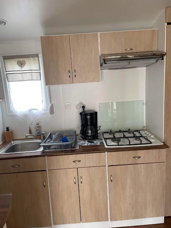 Mobil-home 4/6 Personnes , terrasse couverte ,piscine chauffée . Biville-sur-Mer Exterior foto